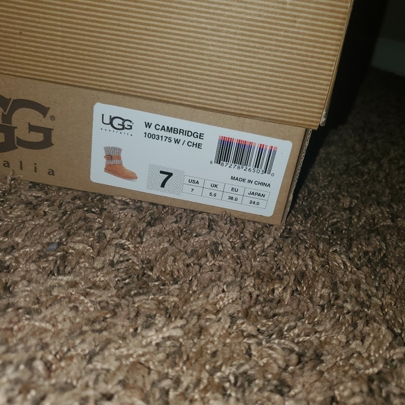 Womens UGGS size 7 Cambridge Boot - Picture 4 of 6
